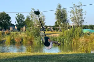 Liaan slingeren Buitengoed de Boomgaard Natuurlijke speeltuin